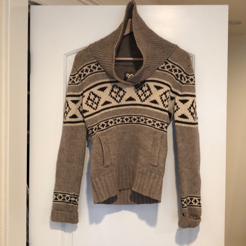 Aritzia (TNA) Wool sweater